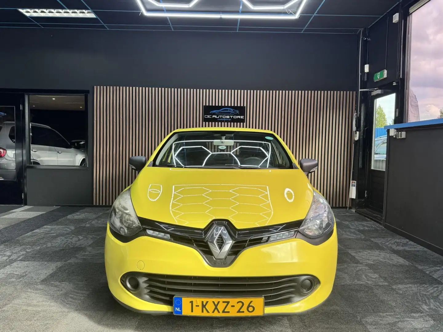 Renault Clio 0.9 TCe Authentique Airco navi Trekhaak Soundsyste Geel - 2