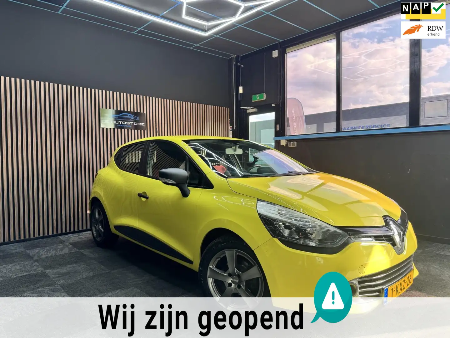 Renault Clio 0.9 TCe Authentique Airco navi Trekhaak Soundsyste Amarillo - 1