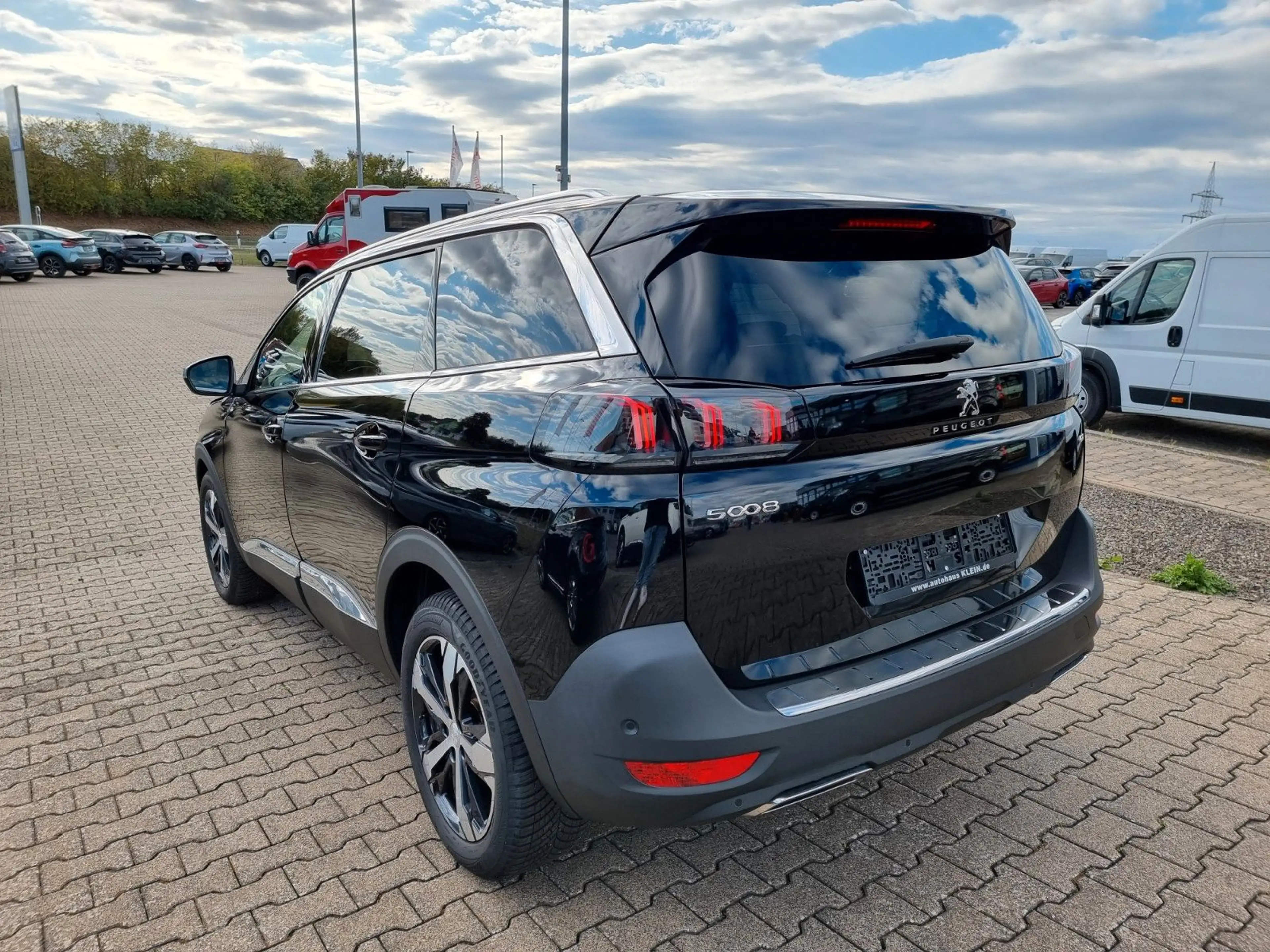 Peugeot 5008 GT 130 EAT8 *KLIMA*CAM*SHZ*NAVI*LED*7SITZE* — photo 4