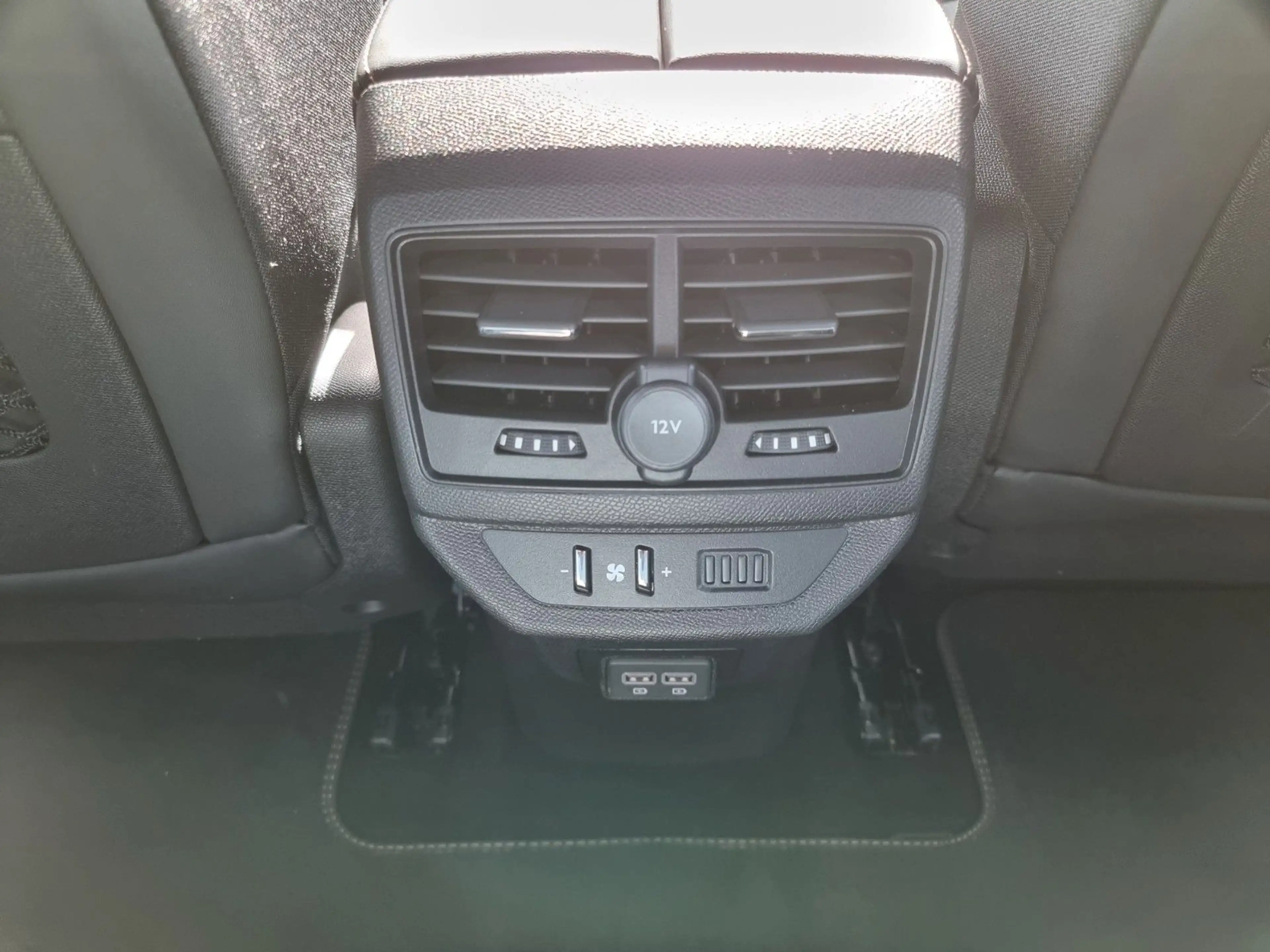 Peugeot 5008 GT 130 EAT8 *KLIMA*CAM*SHZ*NAVI*LED*7SITZE* — photo 15