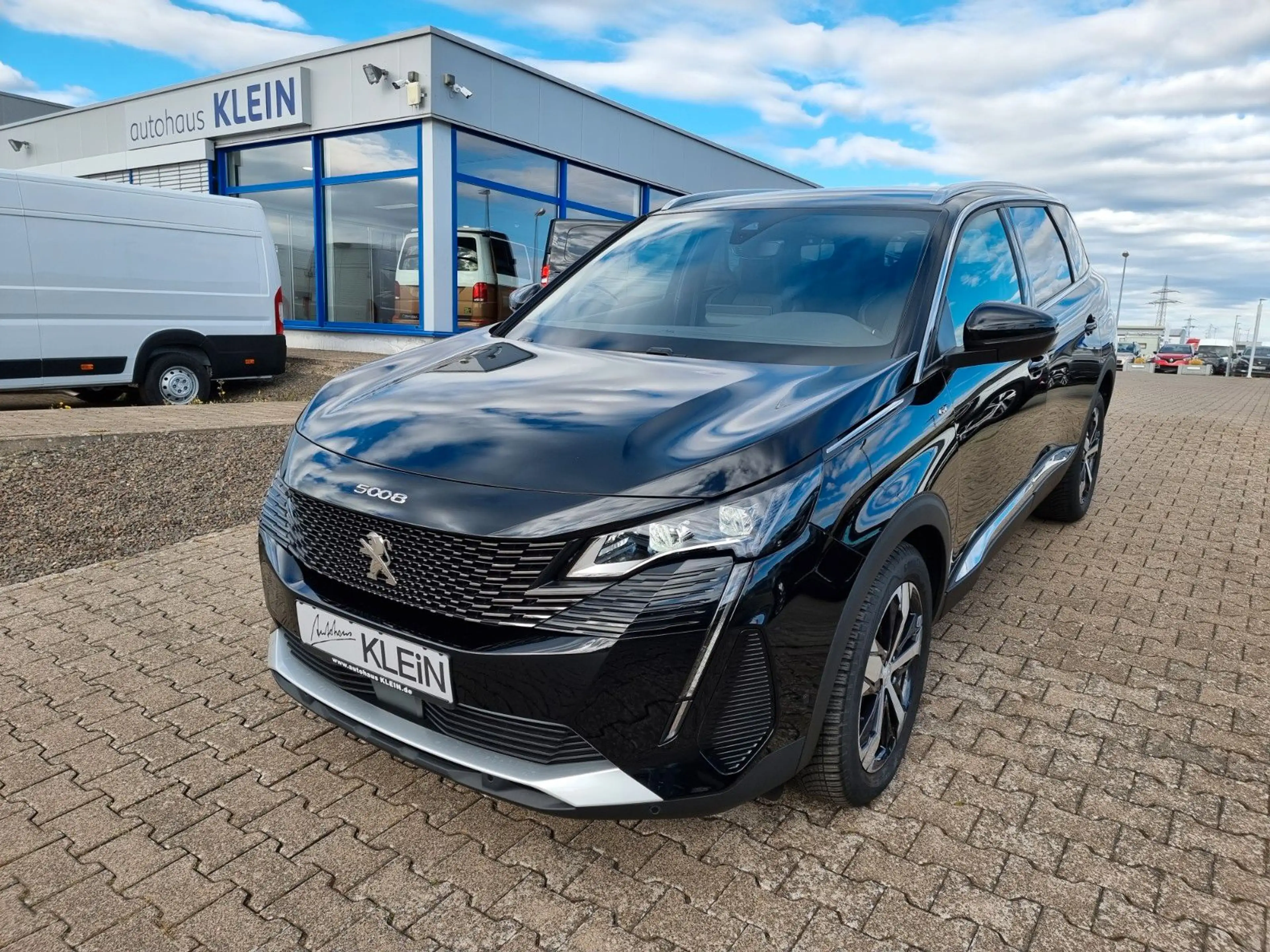 Peugeot 5008 GT 130 EAT8 *KLIMA*CAM*SHZ*NAVI*LED*7SITZE* — photo 2