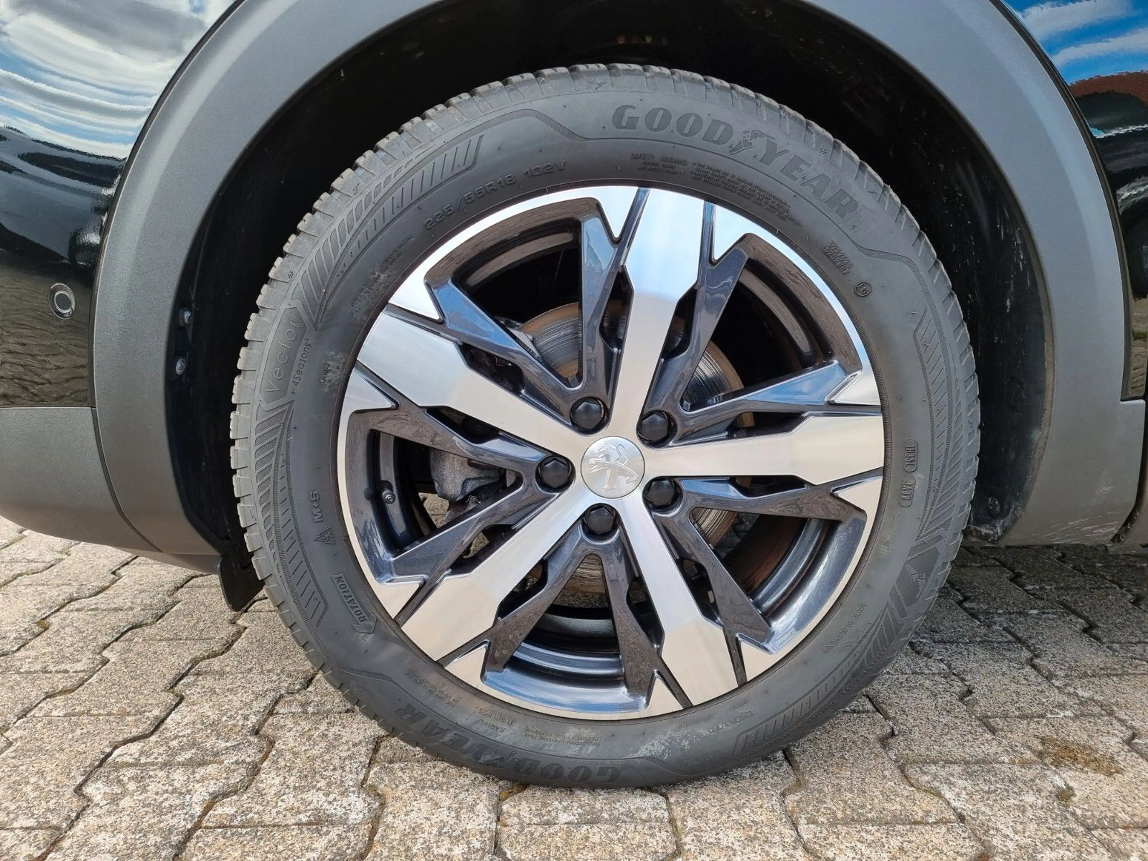 Peugeot 5008 GT 130 EAT8 *KLIMA*CAM*SHZ*NAVI*LED*7SITZE* — photo 10