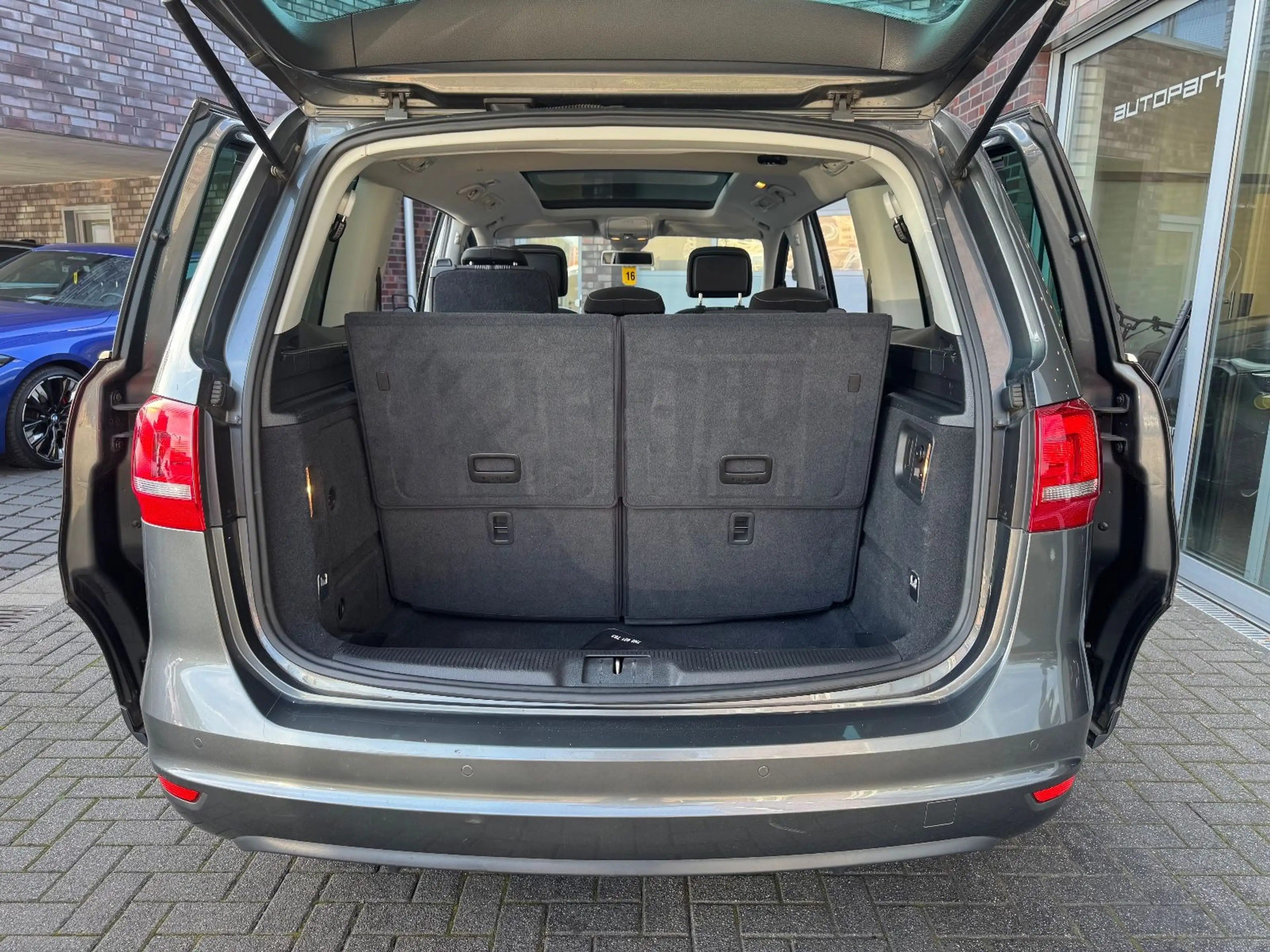 Volkswagen Sharan 2.0 TDI Comfortline DSG 7-Sitzer AHK PANO — photo 15