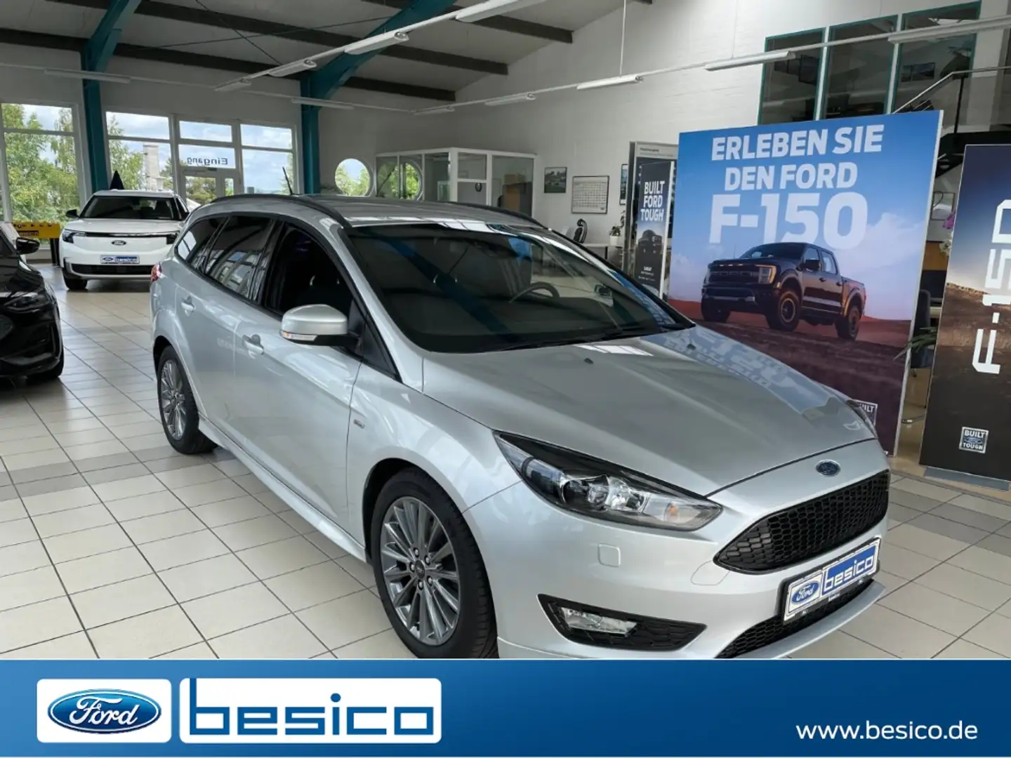 Ford Focus ST-Line+NAV+DAB+Xenon+PDC+TEMP+WinterPaket Silber - 1