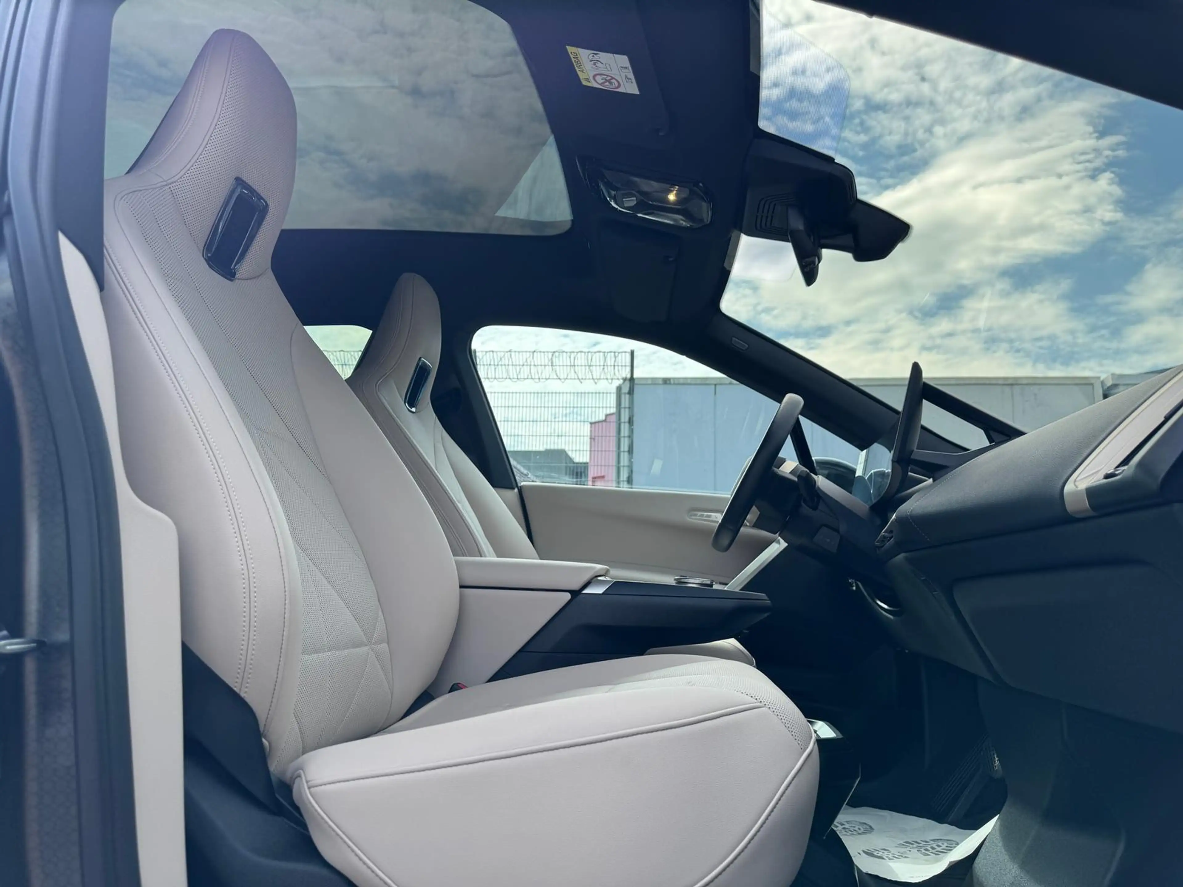 BMW iX 40 Sport ACC AHK HuD PANO H&K 360° 22Z — photo 14