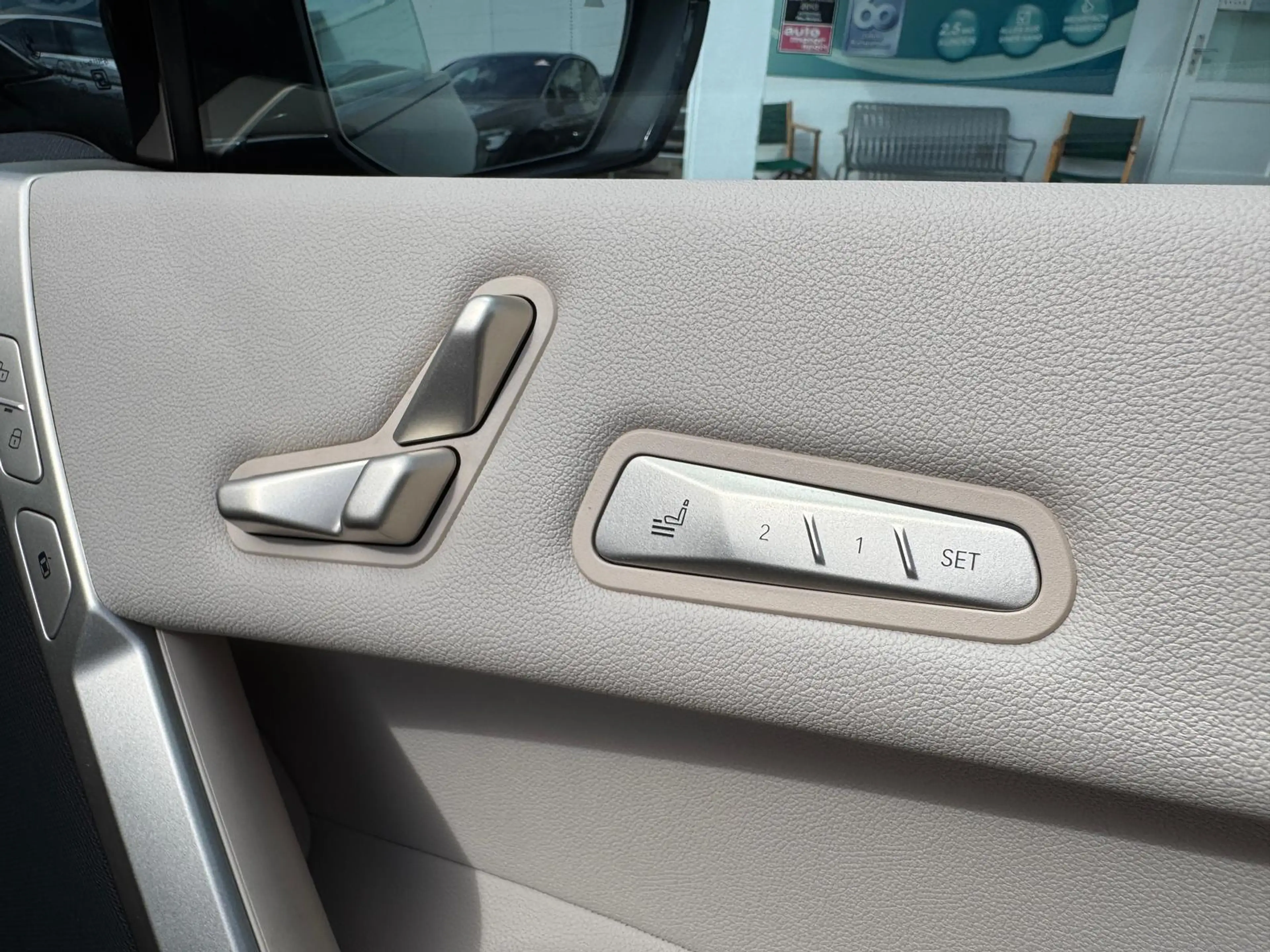 BMW iX 40 Sport ACC AHK HuD PANO H&K 360° 22Z — photo 15