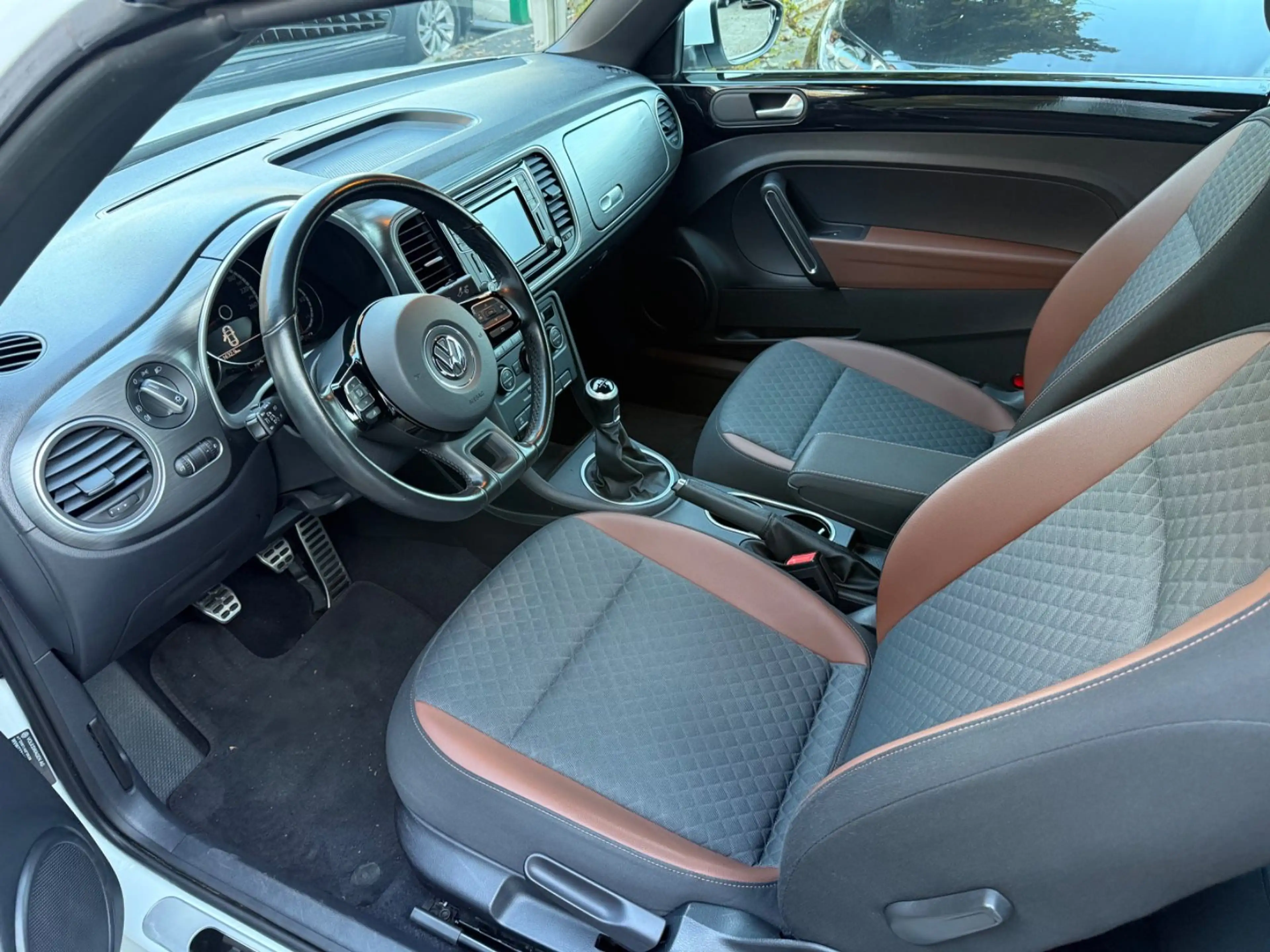Volkswagen Beetle Cabriolet Allstar 1,2 KAMERA/DAB/XENON — photo 10