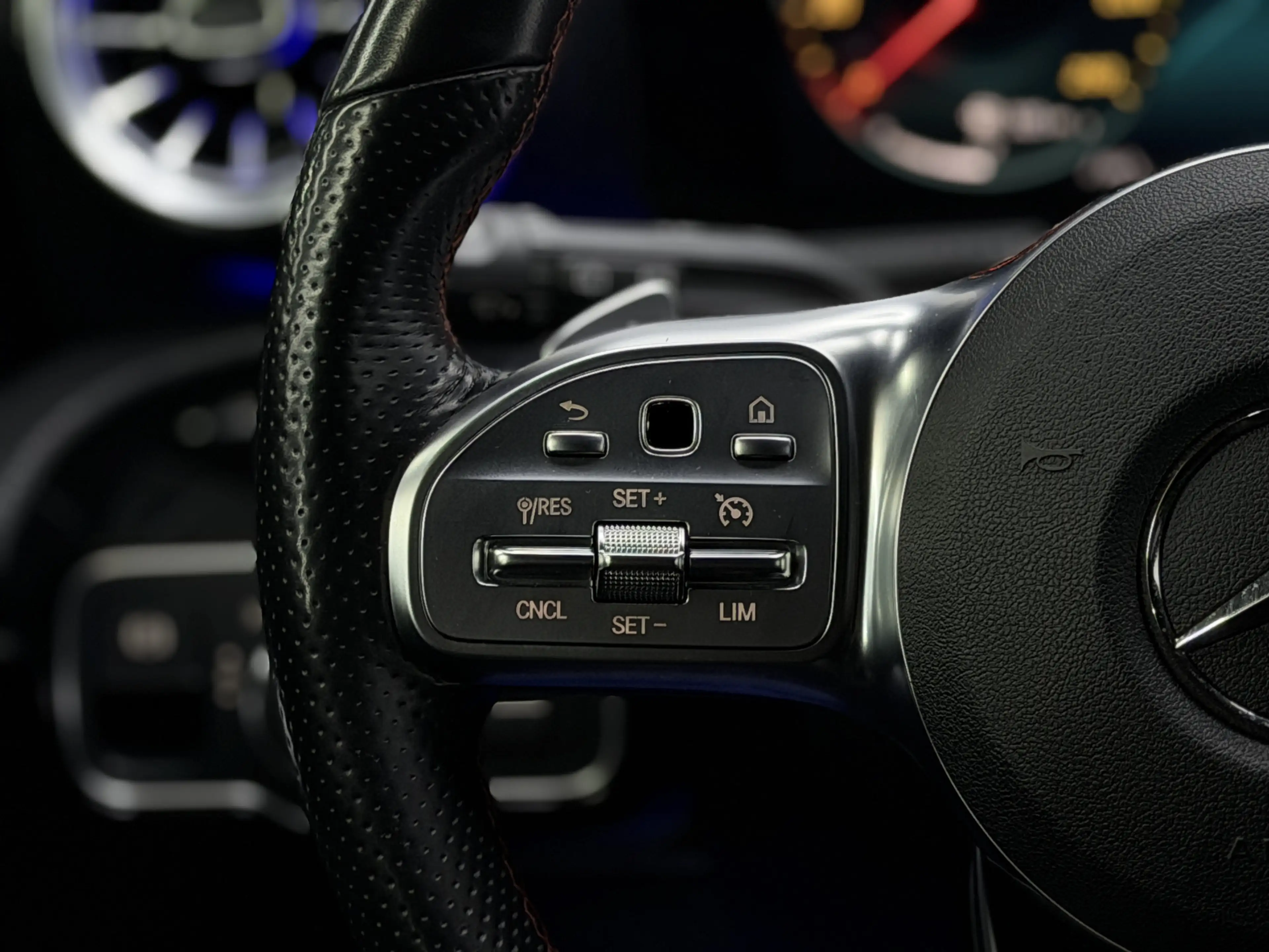 Mercedes-Benz CLA 220 d|AMG-Paket|PANO|AHK|STHZ — photo 11
