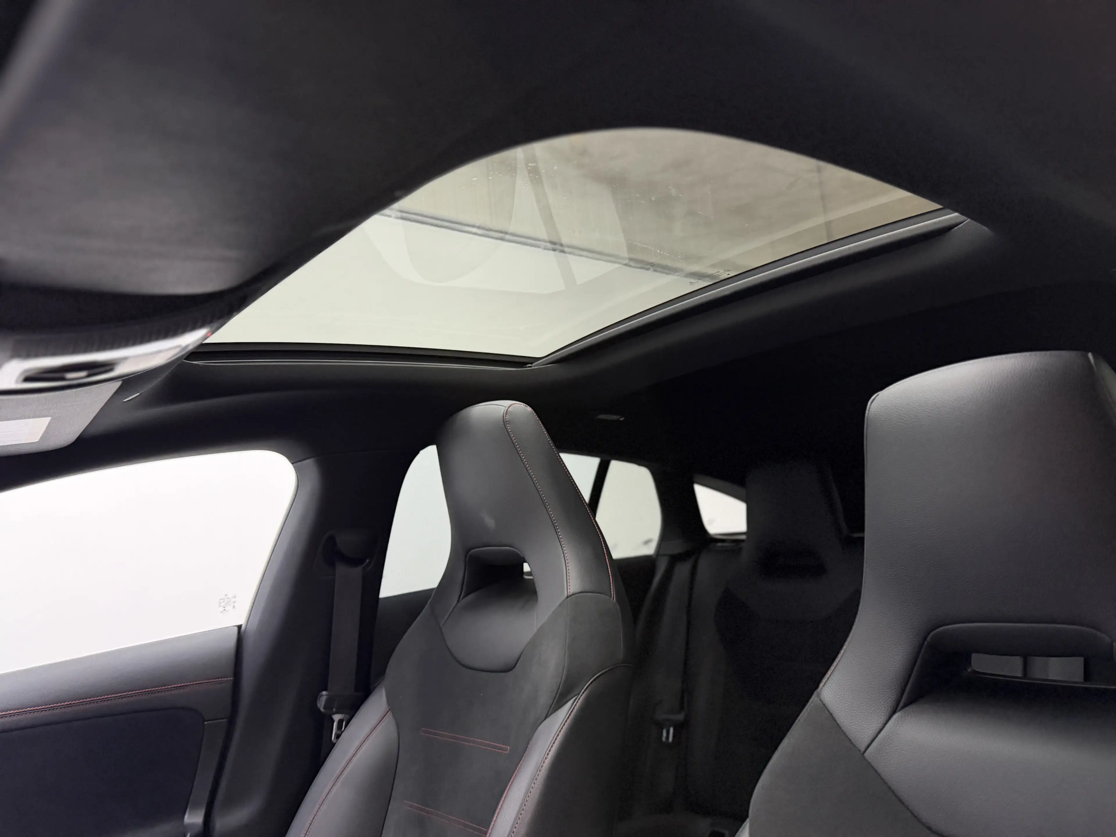 Mercedes-Benz CLA 220 d|AMG-Paket|PANO|AHK|STHZ — photo 27