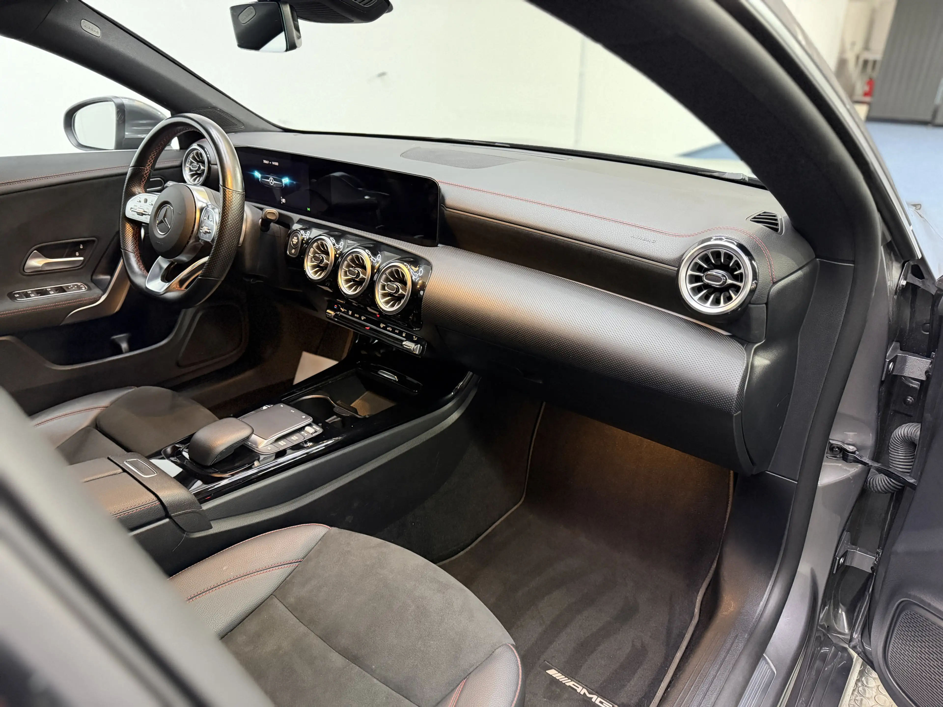 Mercedes-Benz CLA 220 d|AMG-Paket|PANO|AHK|STHZ — photo 17