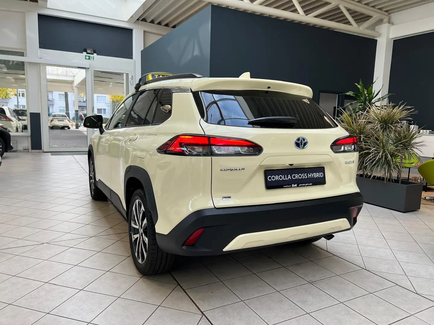 Toyota Corolla Cross 2,0-l Hybrid Team D Taxi Weiß - 2