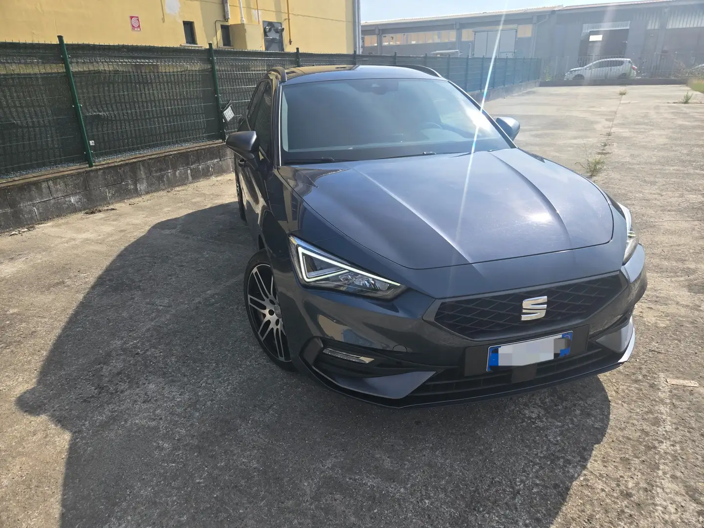 SEAT Leon Leon IV 2020 Sportstourer 2.0 tdi FR 150cv dsg Grigio - 2