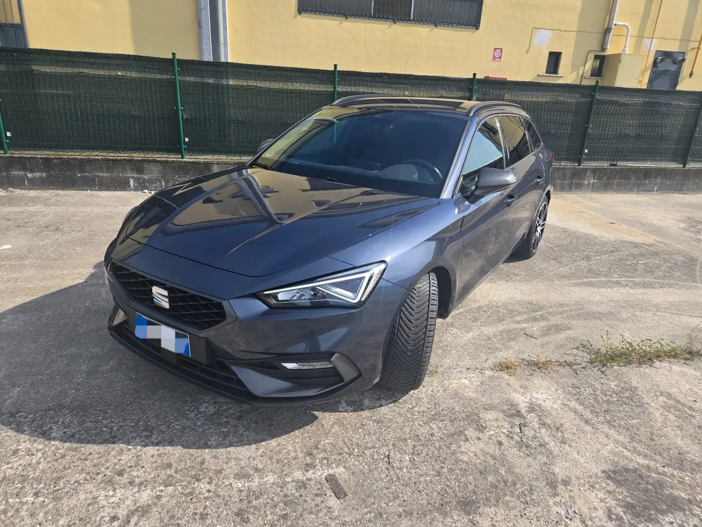 SEAT Leon Leon IV 2020 Sportstourer 2.0 tdi FR 150cv dsg Grigio - 1