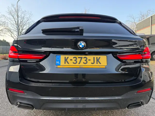 BMW 5 Series view 9