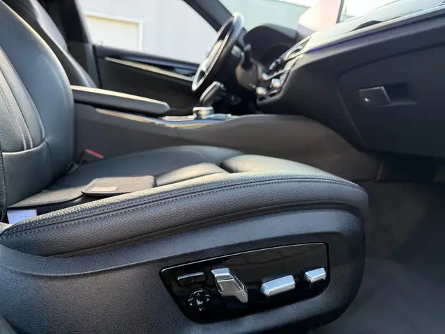 BMW 5 Series view 17