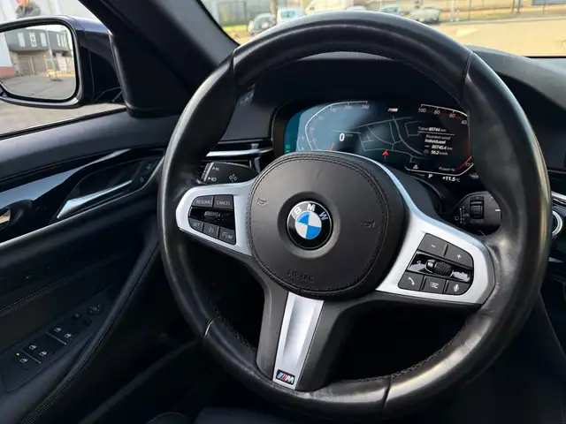 BMW 5 Series view 19