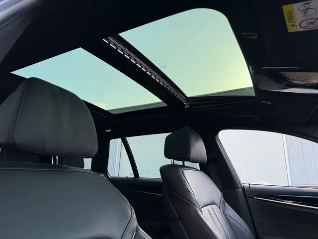 BMW 5 Series view 18