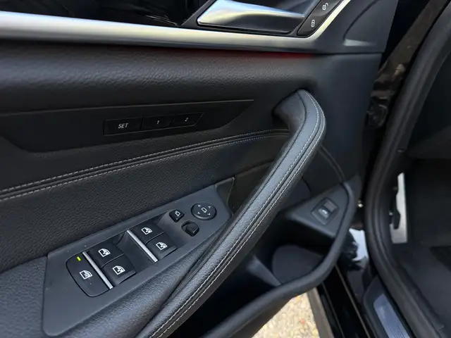 BMW 5 Series view 12