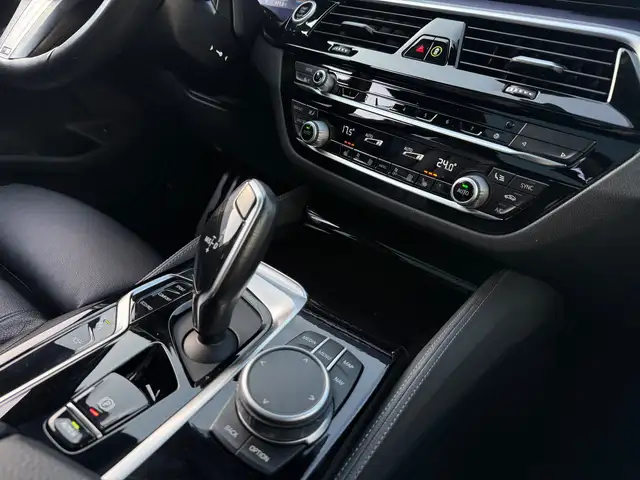 BMW 5 Series view 22