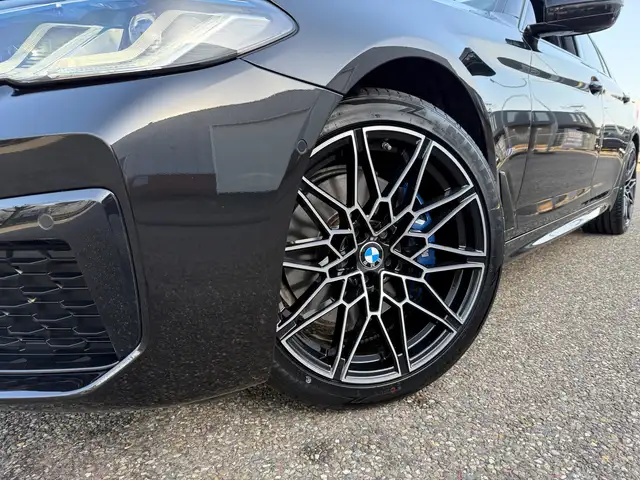 BMW 5 Series view 24