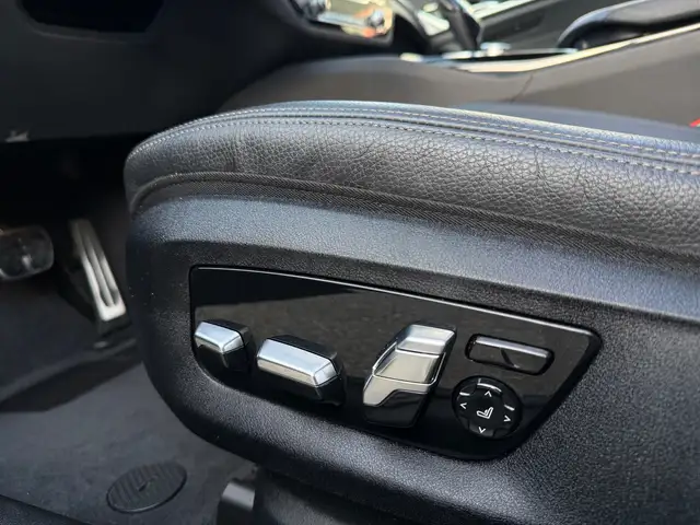 BMW 5 Series view 13