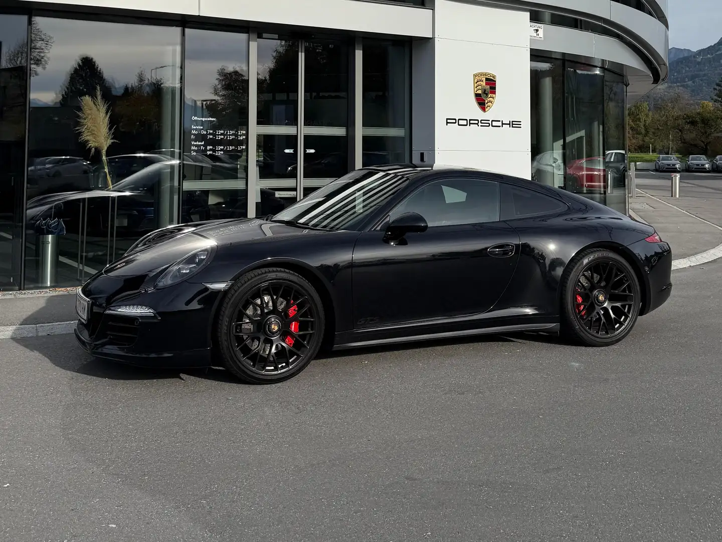 Porsche 911 911 Carrera 4 GTS 991.1 Coupé DSG GTS Schwarz - 1
