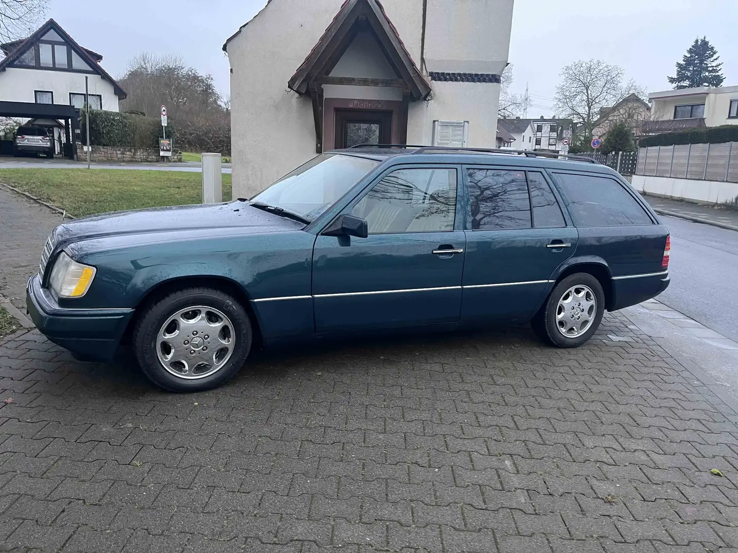 Mercedes-Benz E 320 E 320 TE - mit 7 Sitzen H-Kennzeichen möglich Grün - 2