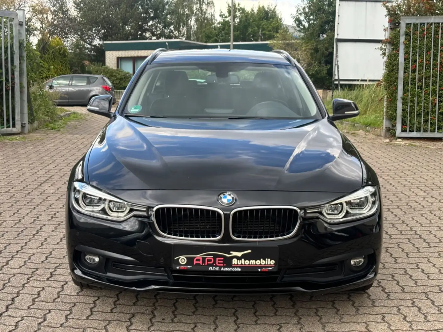 BMW 318 d Touring Led Leder Navi TÜV NEU Schwarz - 2