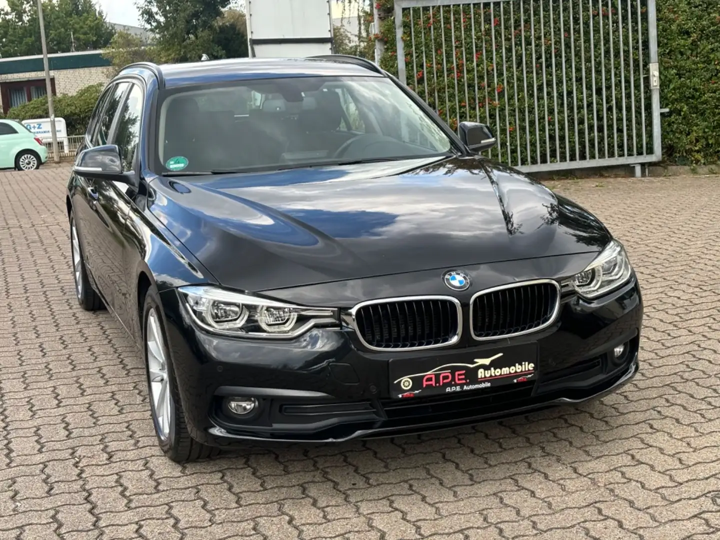 BMW 318 d Touring Led Leder Navi TÜV NEU Schwarz - 1