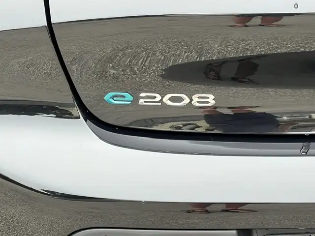 Peugeot 208 view 9