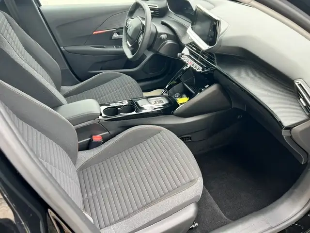 Peugeot 208 view 12