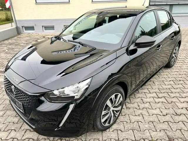 Peugeot 208 main image