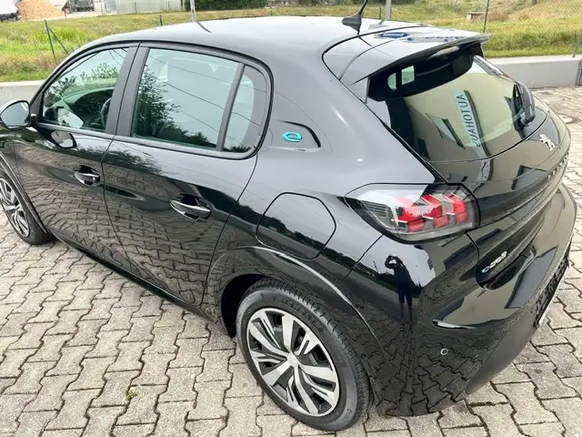 Peugeot 208 view 4