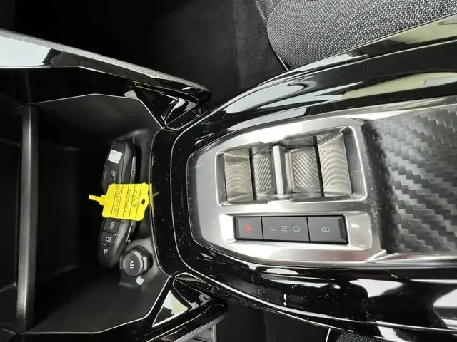 Peugeot 208 view 7