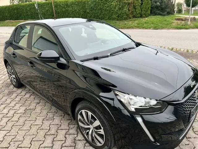 Peugeot 208 view 2