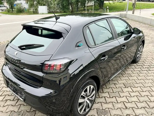 Peugeot 208 view 6