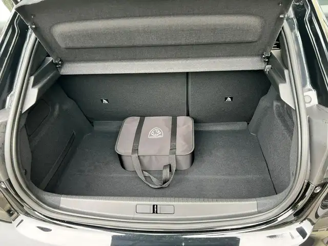 Peugeot 208 view 13