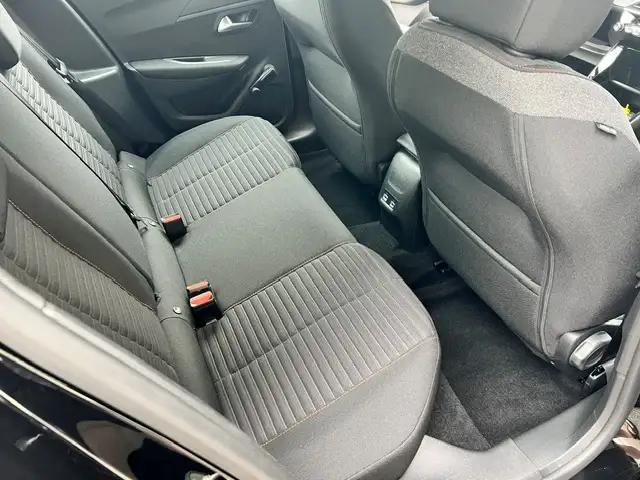 Peugeot 208 view 10