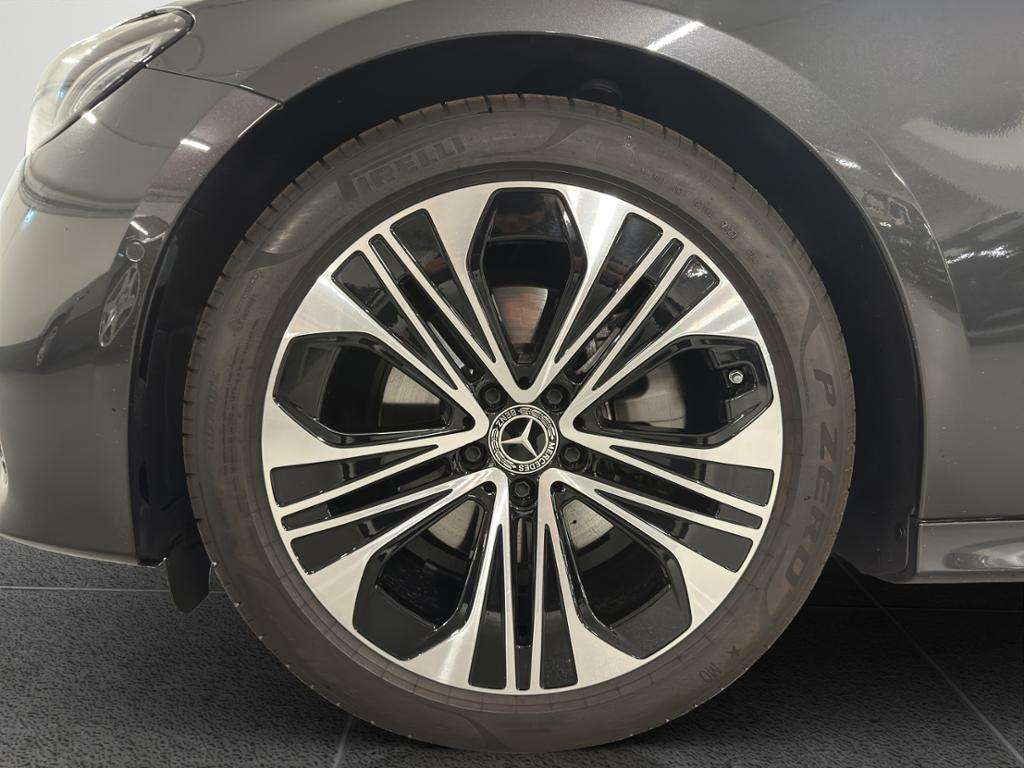 Mercedes-Benz E 200