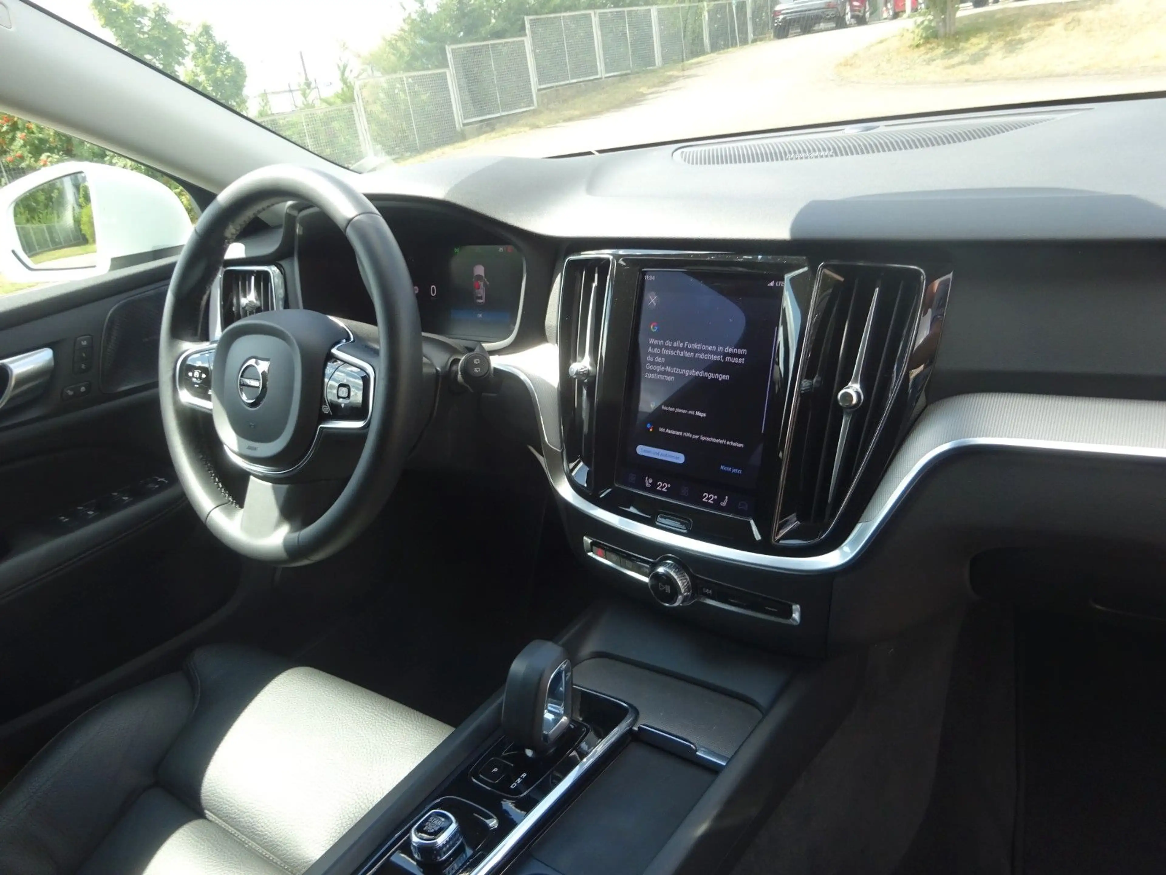 Volvo V60 Cross Country B4 D AWD Plus 197PS Autm. H&K — photo 13