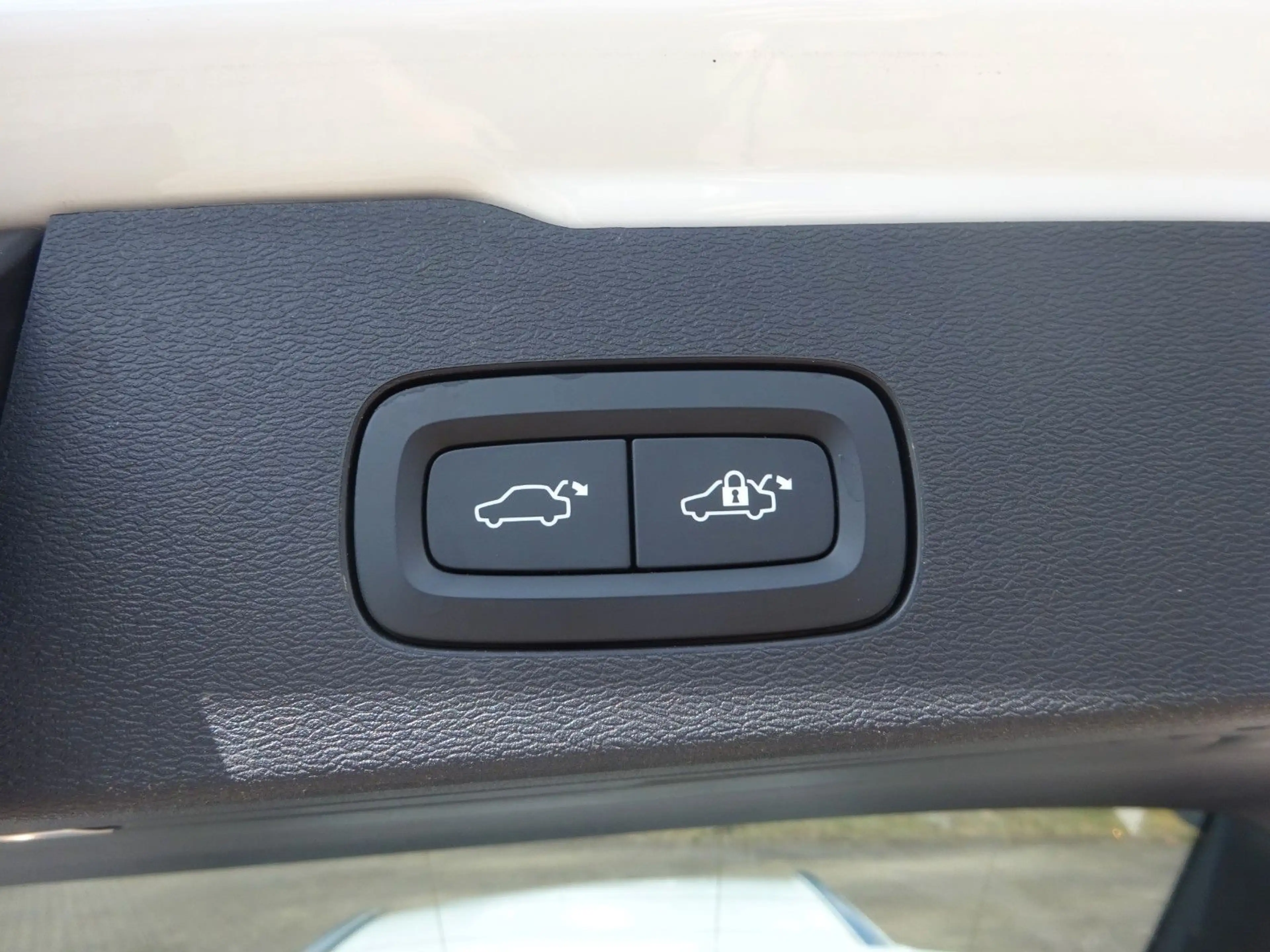 Volvo V60 Cross Country B4 D AWD Plus 197PS Autm. H&K — photo 8
