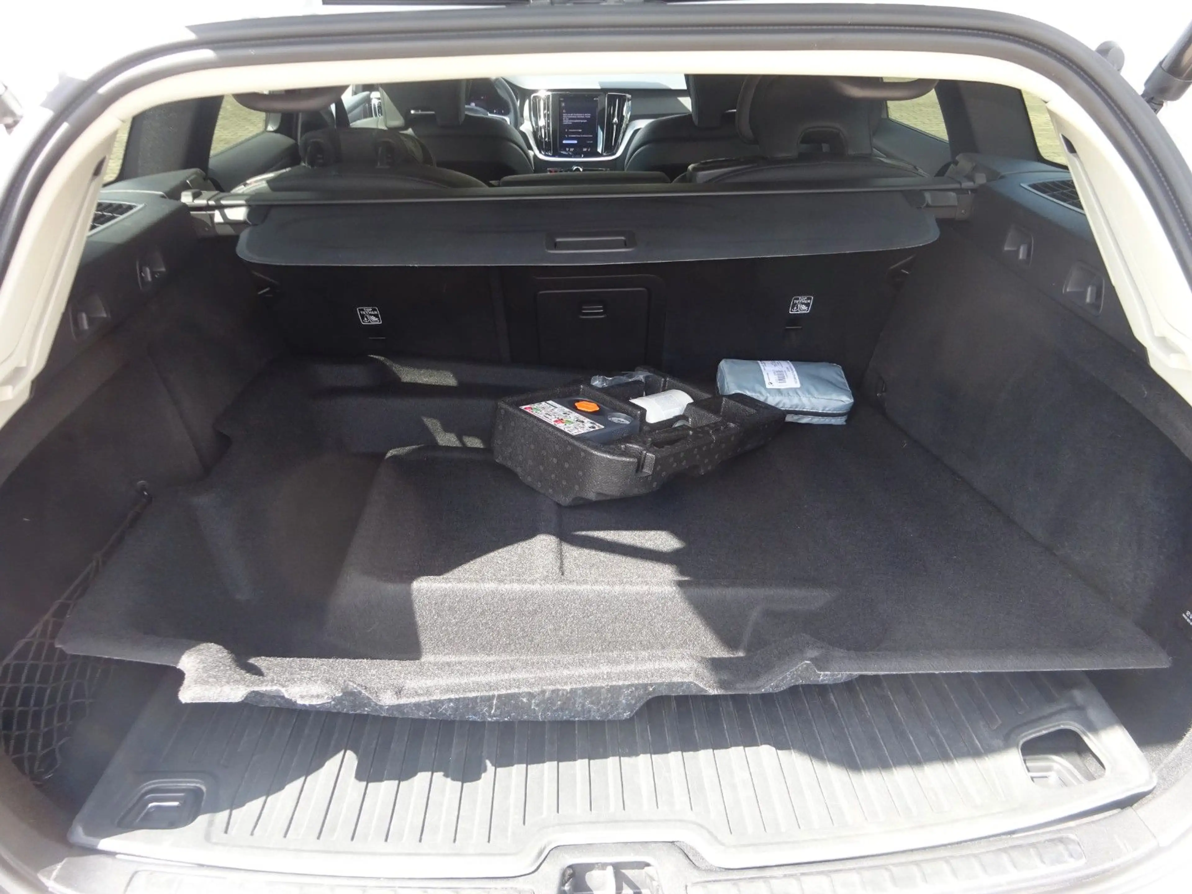 Volvo V60 Cross Country B4 D AWD Plus 197PS Autm. H&K — photo 7