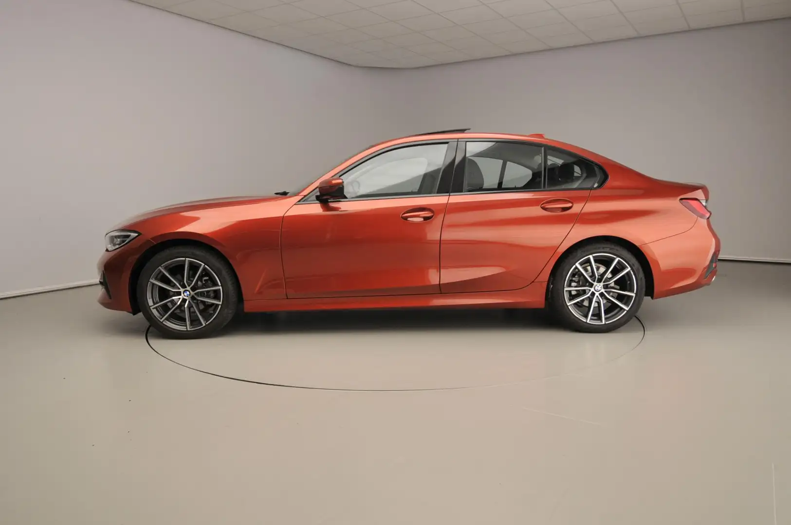 BMW 318 3 Serie Sedan 318i | LED | Leder | Navigatie | Sch Orange - 2