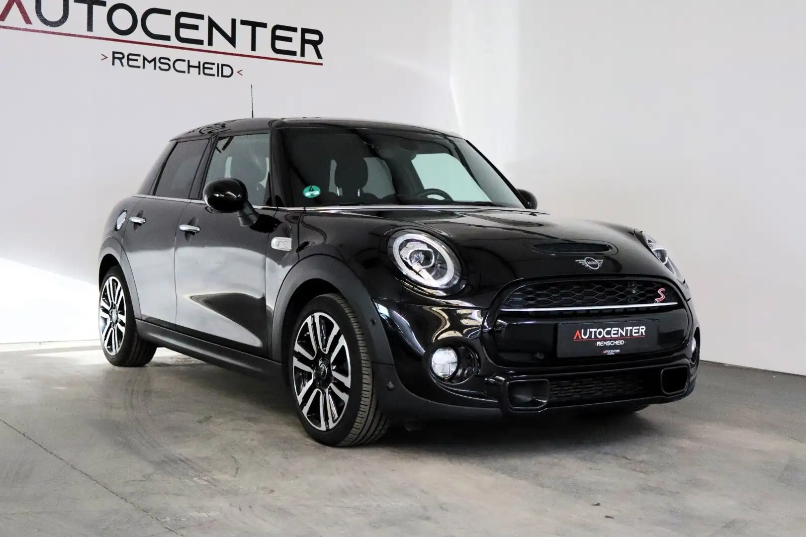 MINI Cooper S 2,0 Aut. 5-trg. John Cooper Works F55 Schwarz - 2