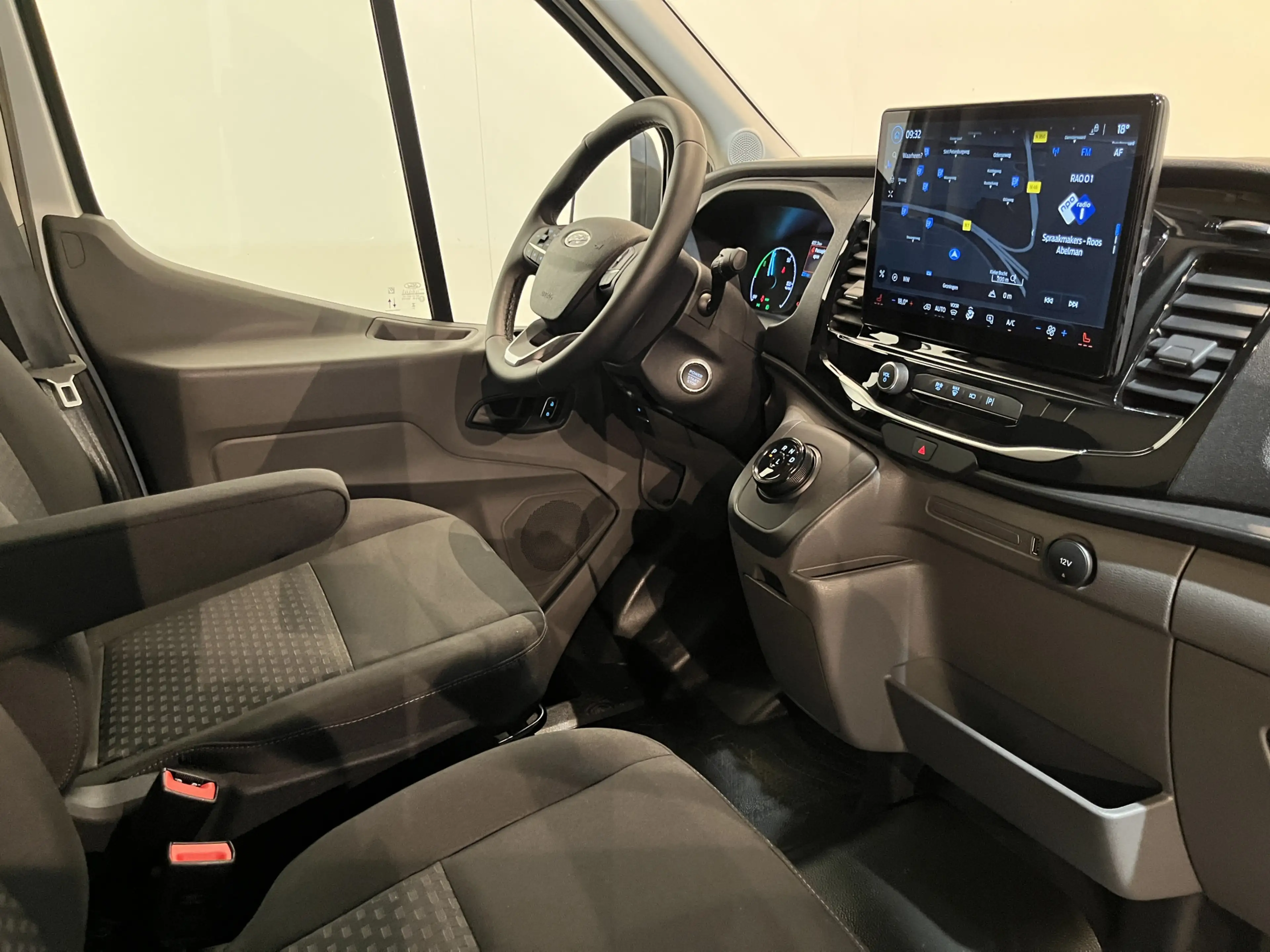 Ford E-Transit 390 (3500 kg) L2H2 Trend 68 kWh / 100% Elektrisch — photo 3