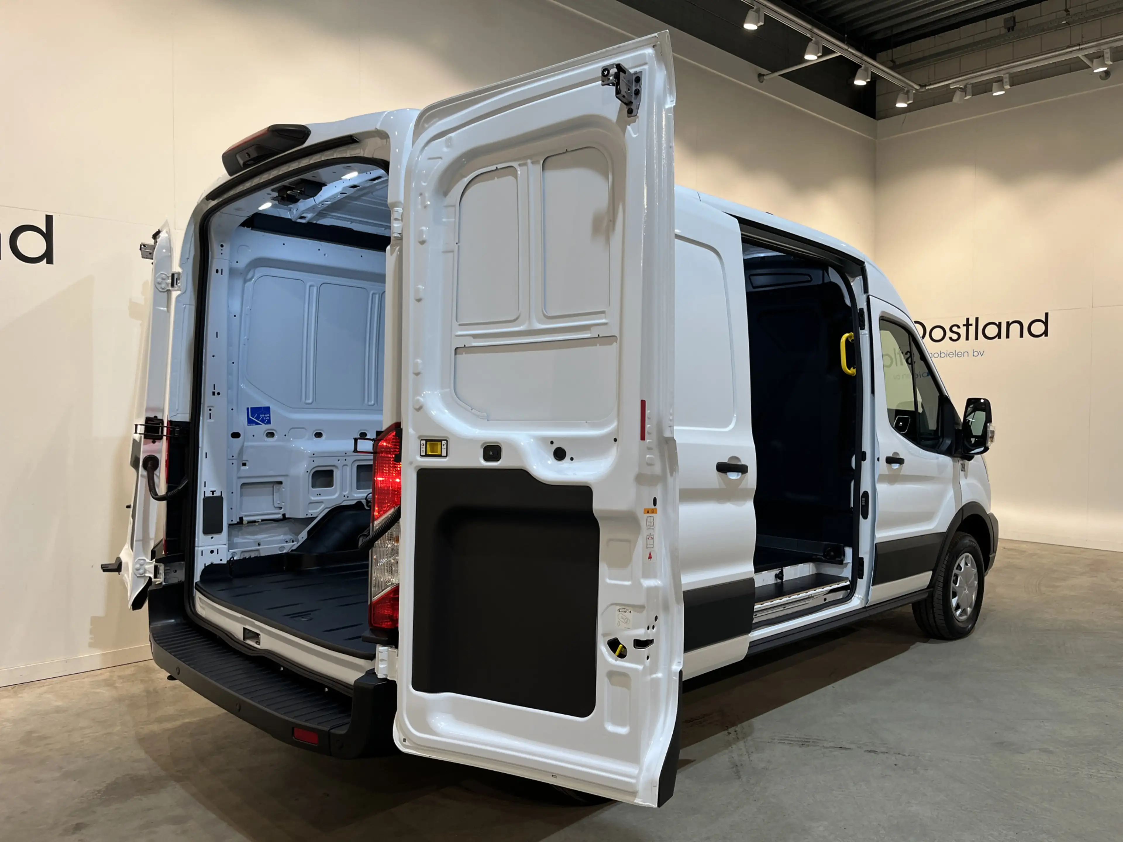 Ford E-Transit 390 (3500 kg) L2H2 Trend 68 kWh / 100% Elektrisch — photo 2