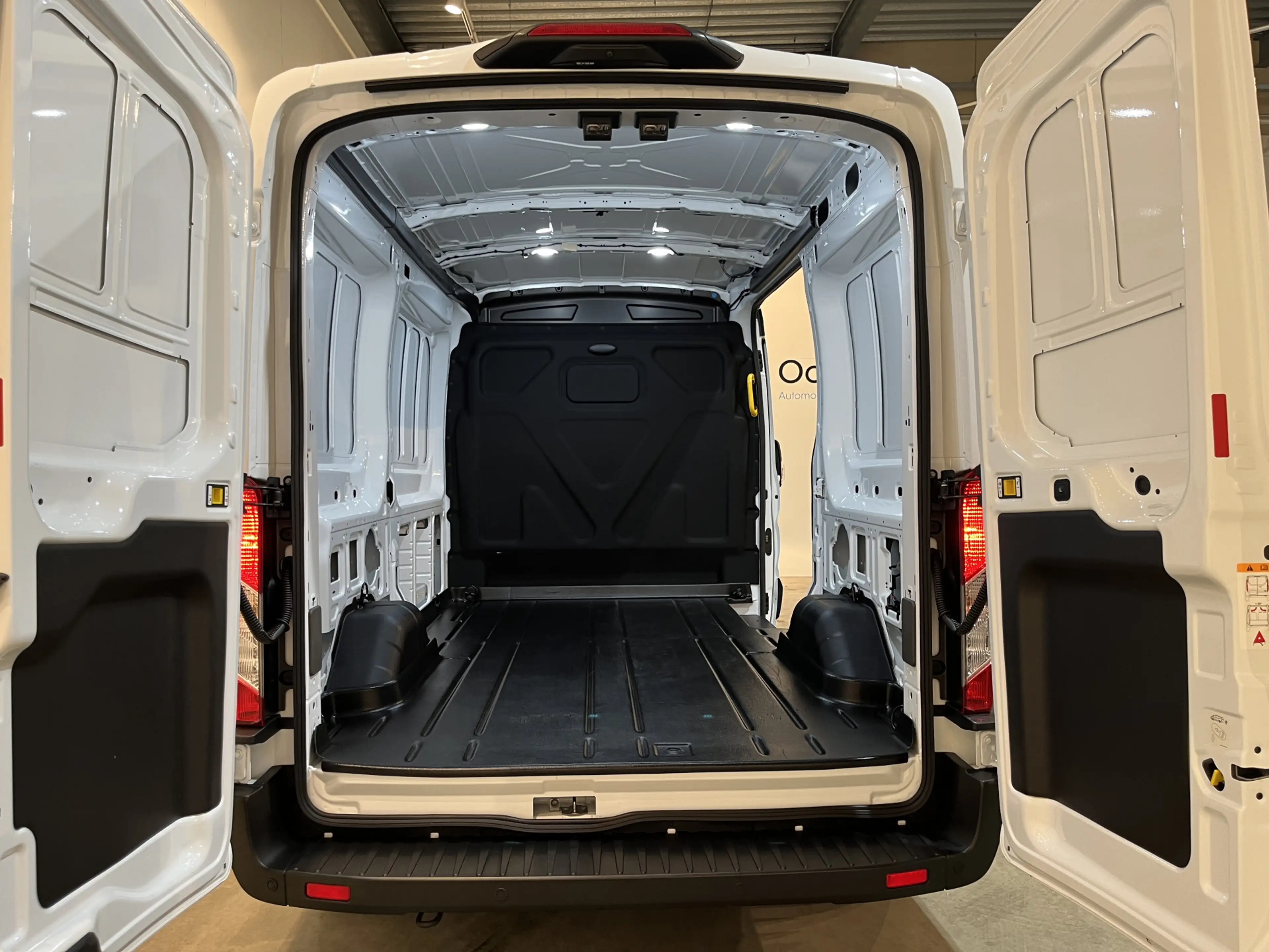 Ford E-Transit 390 (3500 kg) L2H2 Trend 68 kWh / 100% Elektrisch — photo 4