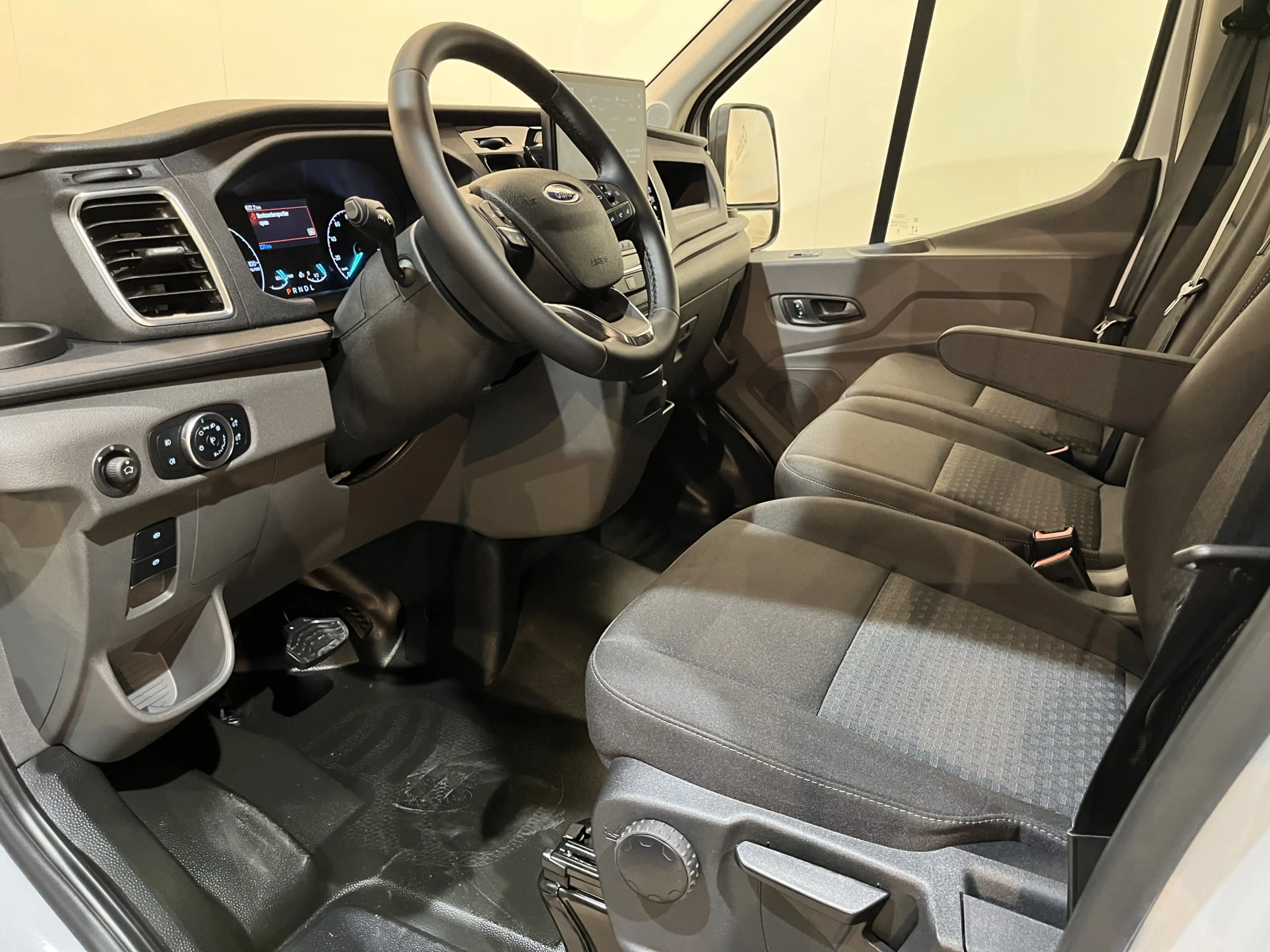 Ford E-Transit 390 (3500 kg) L2H2 Trend 68 kWh / 100% Elektrisch — photo 6