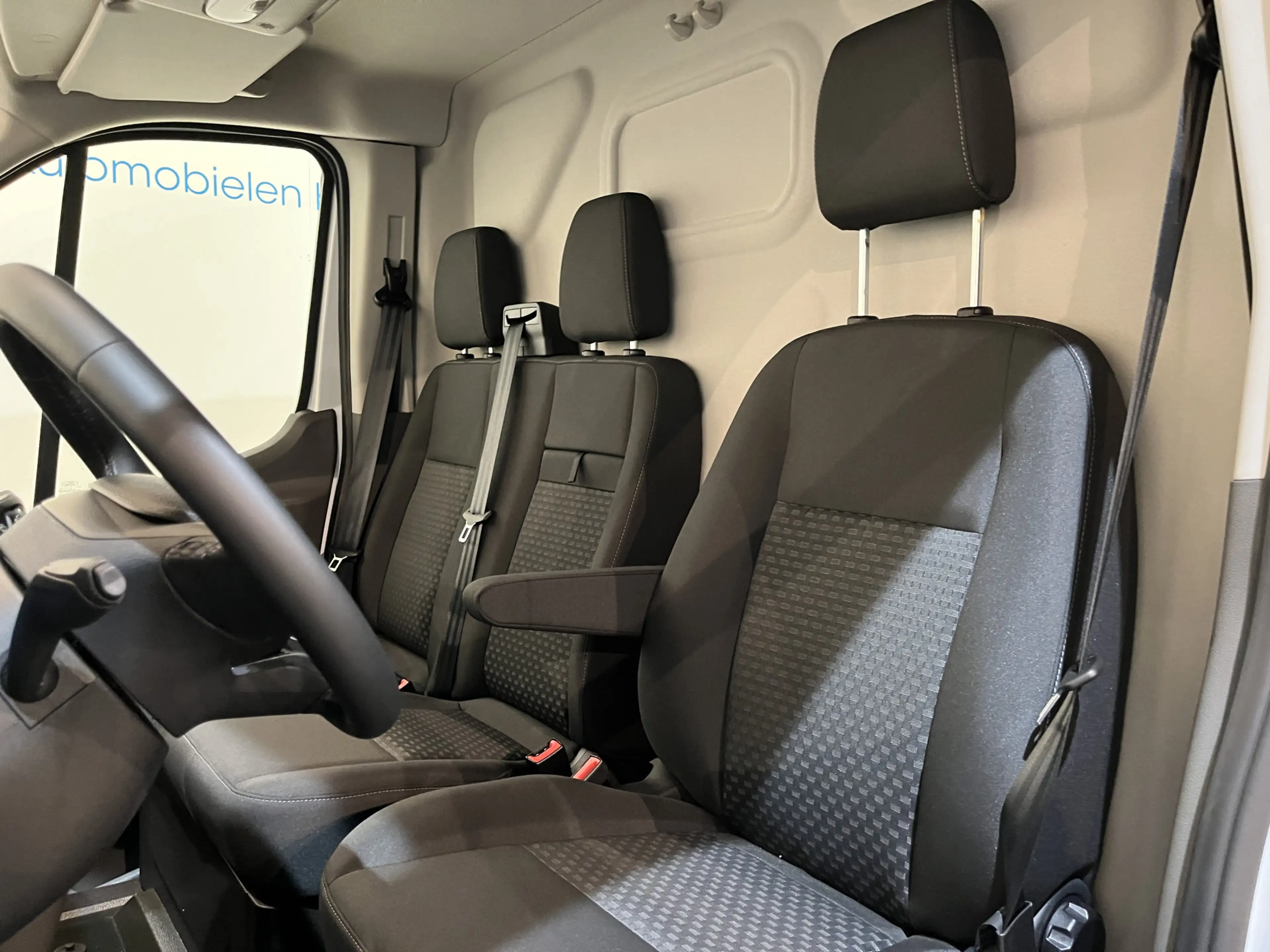 Ford E-Transit 390 (3500 kg) L2H2 Trend 68 kWh / 100% Elektrisch — photo 8