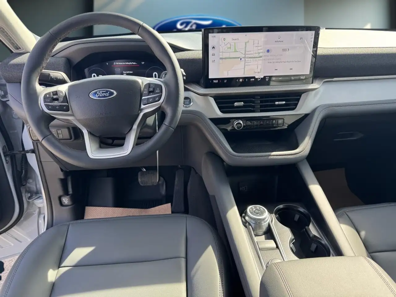 Ford Explorer снимка Ford Explorer